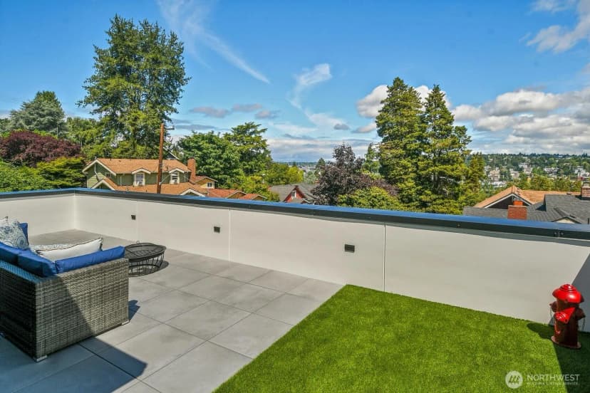 Property photo for 2622 Mayfair Avenue N, Seattle photo 8