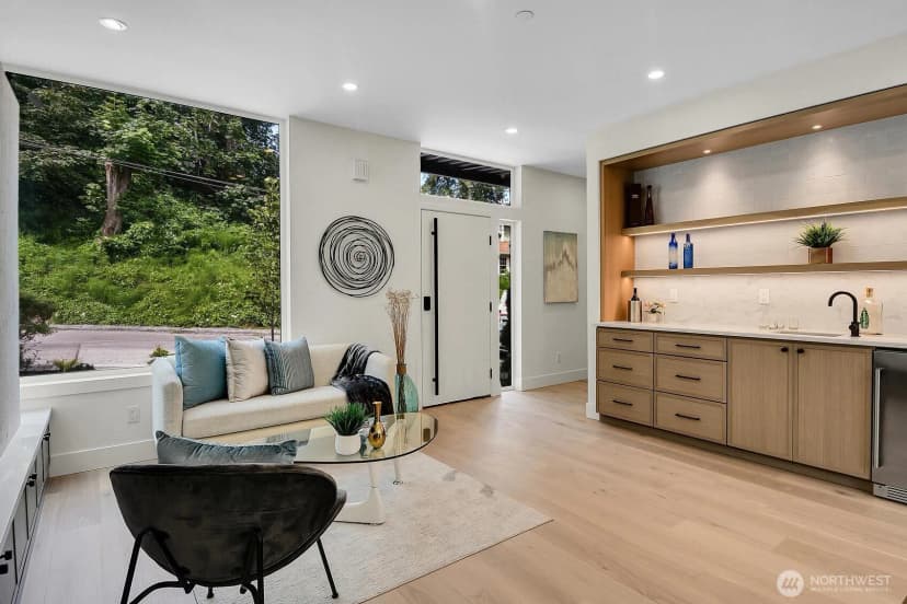 Property photo for 2622 Mayfair Avenue N, Seattle photo 11