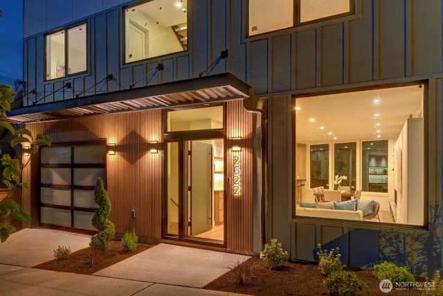 Property photo for 2622 Mayfair Avenue N, Seattle photo 2