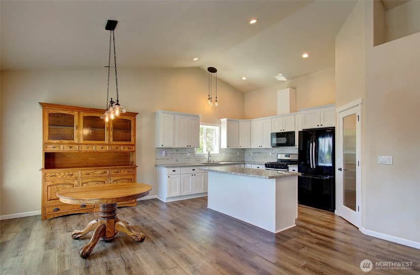 Property photo for 460 Ivy Street, Kalama photo 9