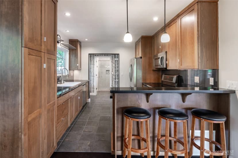 Property photo for 3304 23rd Avenue S, Seattle photo 19