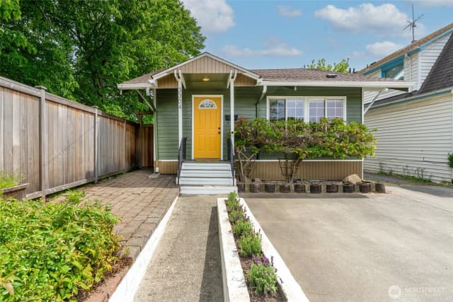 Property photo for 3304 23rd Avenue S, Seattle photo 2