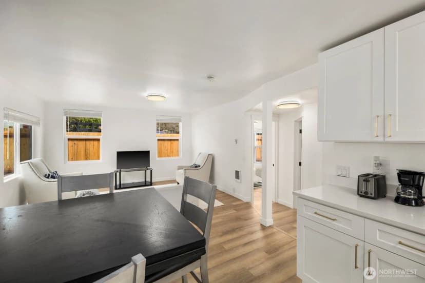 Property photo for 1747 1/2 Ne 147th St, Shoreline photo 18
