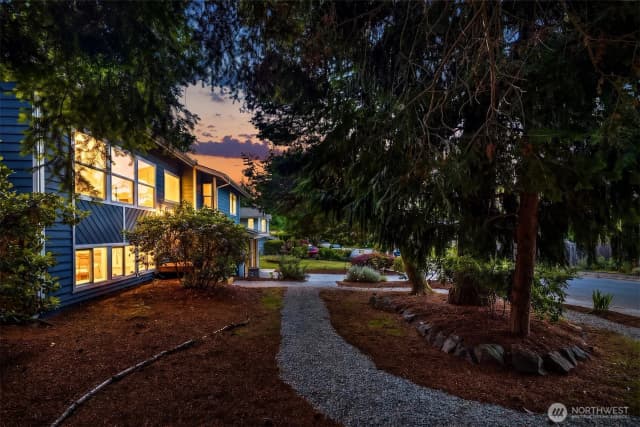 Property photo for 11821 Se 67th Place, Bellevue photo 3