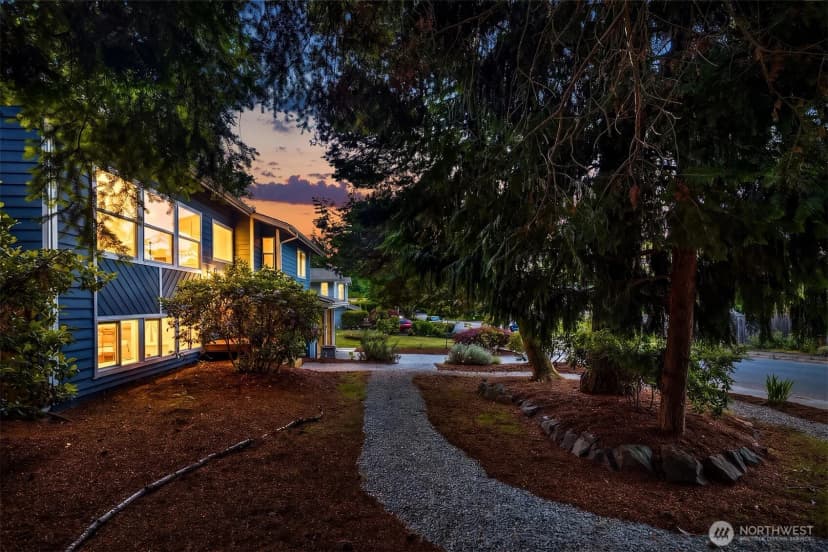 Property photo for 11821 Se 67th Place, Bellevue photo 3