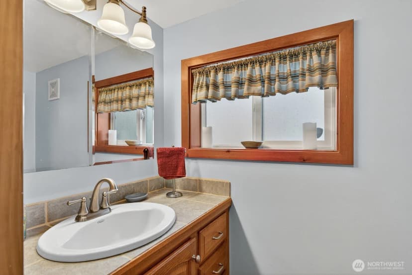 Property photo for 19422 Soundview Drive Nw, Stanwood photo 21
