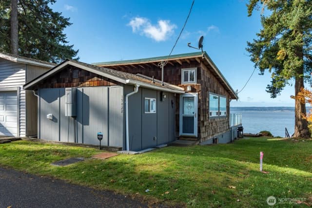Property photo for 19422 Soundview Drive Nw, Stanwood photo 5