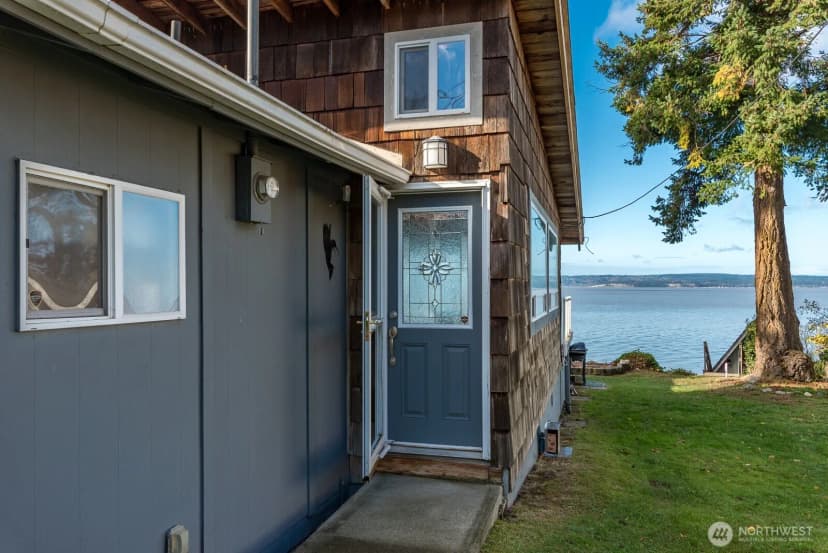 Property photo for 19422 Soundview Drive Nw, Stanwood photo 7