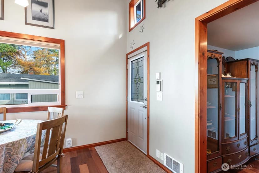 Property photo for 19422 Soundview Drive Nw, Stanwood photo 9