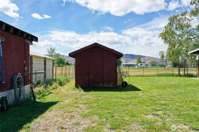 Property photo for 61 Jaquish Road, Omak photo 30
