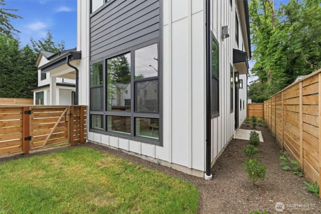 Property photo for 12426 Ne 90th Street, Kirkland photo 3