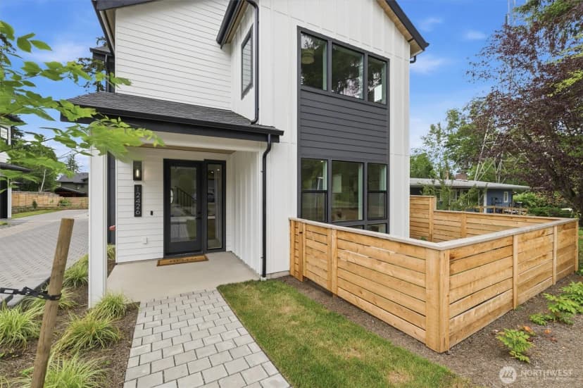 Property photo for 12426 Ne 90th Street, Kirkland photo 2