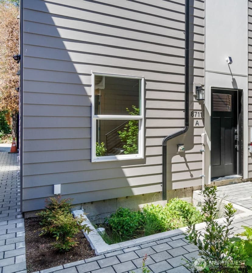 Property photo for 8711 15th Avenue Nw #a, Seattle photo 3