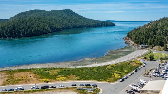 Property photo for 5915 Flounder Bay Lane, Anacortes photo 2
