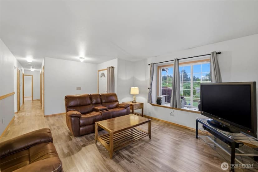 Property photo for 9117 336th Street S, Roy photo 3