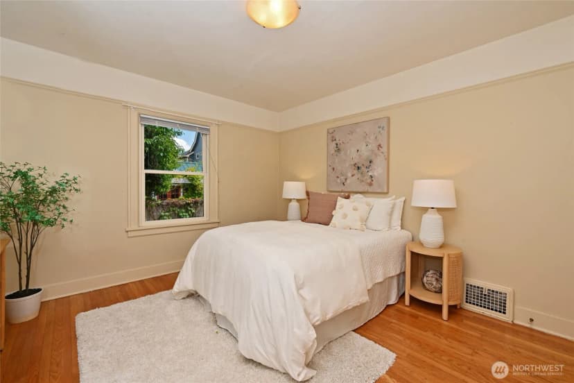 Property photo for 2562 6th Avenue W, Seattle photo 17