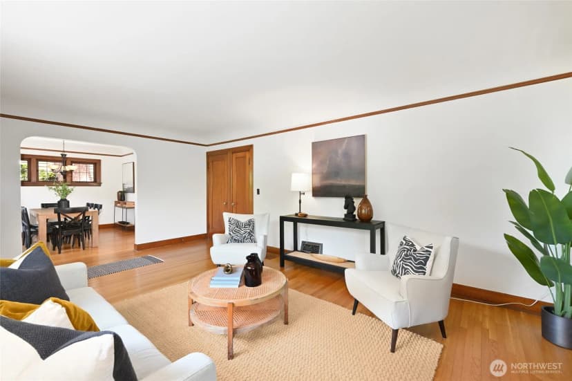 Property photo for 2562 6th Avenue W, Seattle photo 7