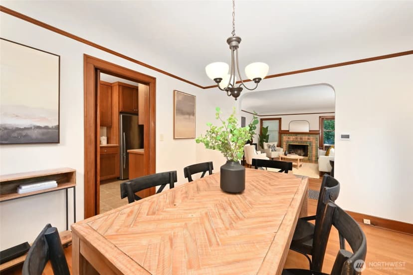 Property photo for 2562 6th Avenue W, Seattle photo 9