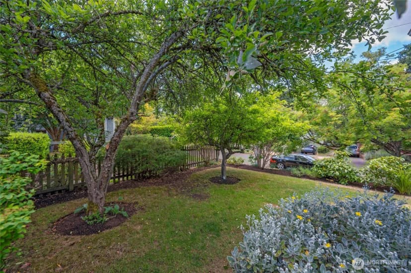 Property photo for 2562 6th Avenue W, Seattle photo 25