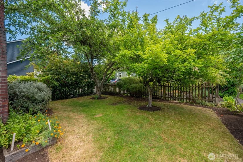 Property photo for 2562 6th Avenue W, Seattle photo 24