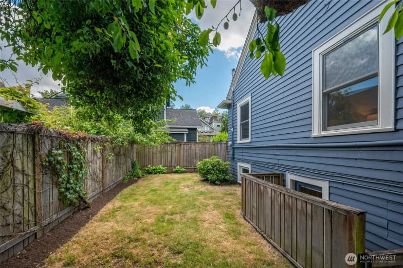Property photo for 2562 6th Avenue W, Seattle photo 22