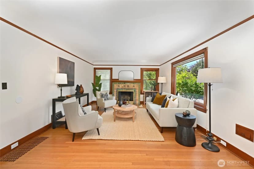 Property photo for 2562 6th Avenue W, Seattle photo 6