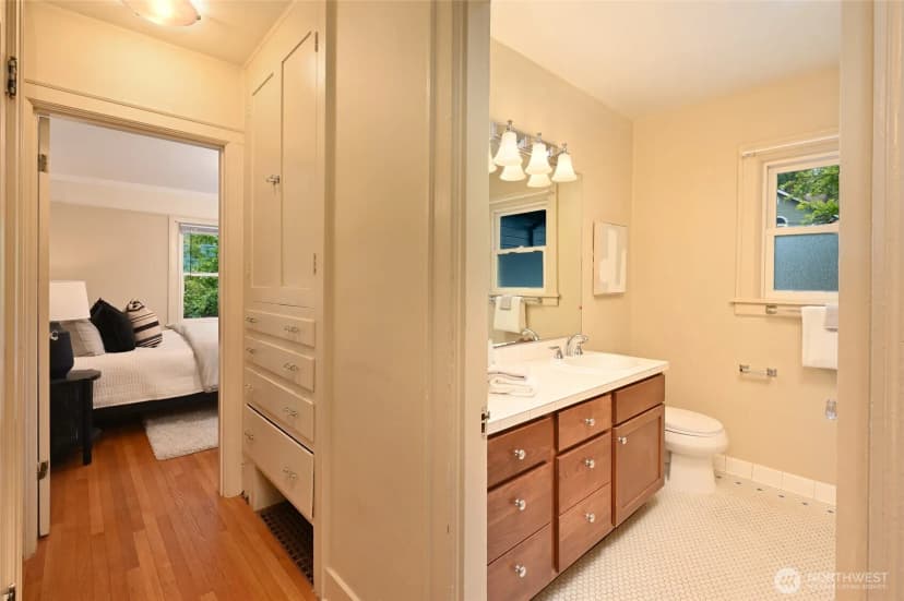 Property photo for 2562 6th Avenue W, Seattle photo 18