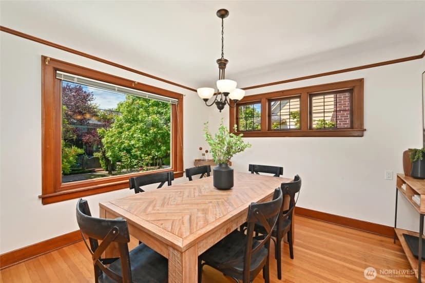 Property photo for 2562 6th Avenue W, Seattle photo 8