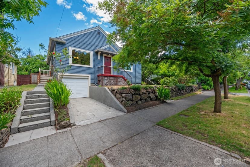 Property photo for 2562 6th Avenue W, Seattle photo 3