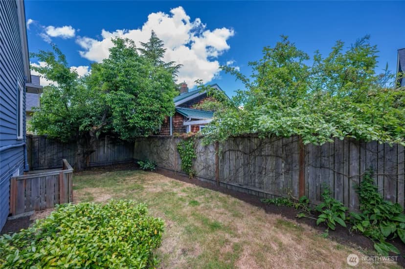 Property photo for 2562 6th Avenue W, Seattle photo 23
