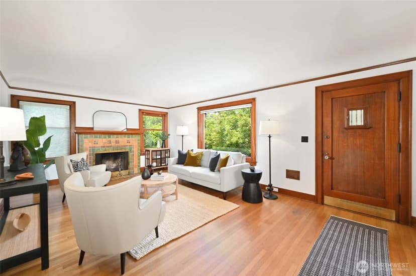 Property photo for 2562 6th Avenue W, Seattle photo 5