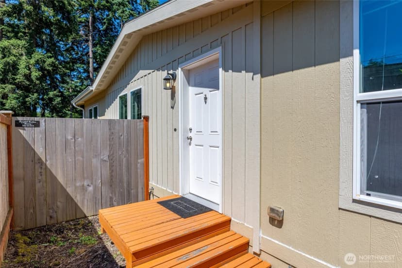 Property photo for 4355 Northgate Drive, Oak Harbor