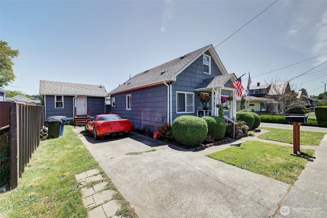 Property photo for 320 Williams Avenue N, Renton photo 2