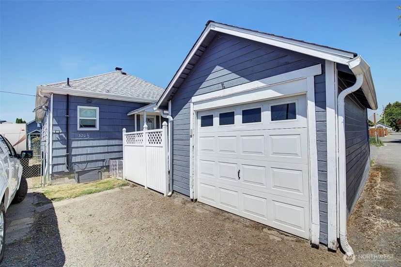 Property photo for 320 Williams Avenue N, Renton photo 4