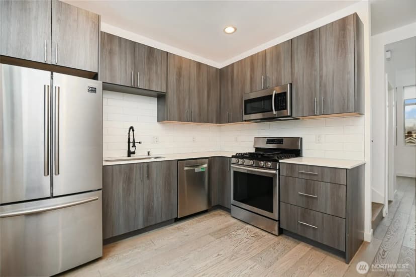 Property photo for 1713 19th Avenue S, Seattle photo 6