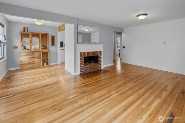 Property photo for 12419 16th Avenue S, Seattle photo 5
