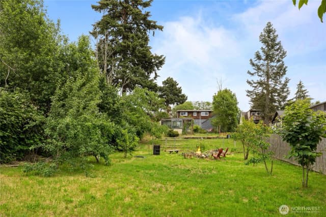 Property photo for 12419 16th Avenue S, Seattle photo 2