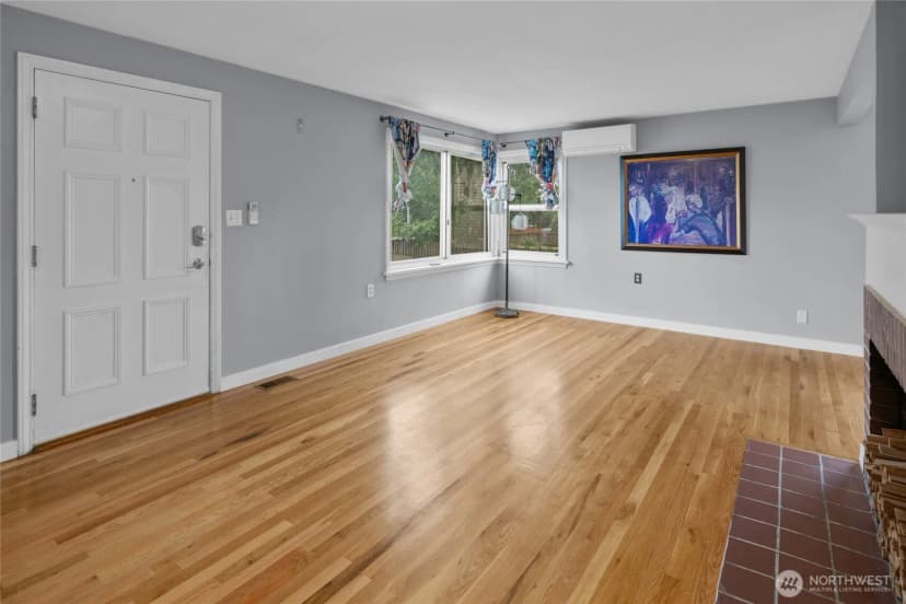 Property photo for 12419 16th Avenue S, Seattle photo 4