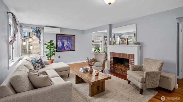 Property photo for 12419 16th Avenue S, Seattle photo 3
