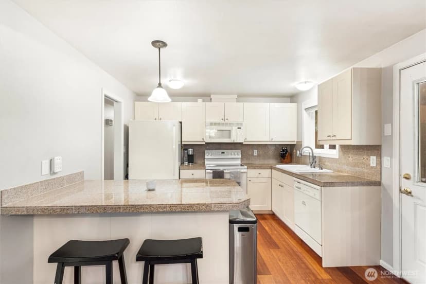 Property photo for 6435 Ne 198th Street, Kenmore photo 11