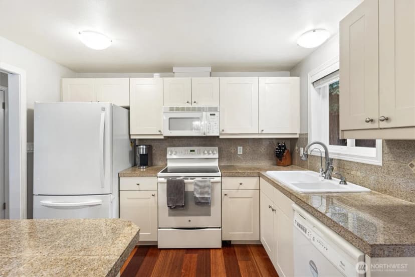 Property photo for 6435 Ne 198th Street, Kenmore photo 13