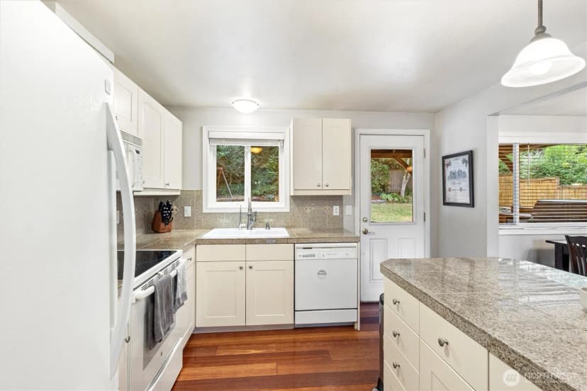 Property photo for 6435 Ne 198th Street, Kenmore photo 15