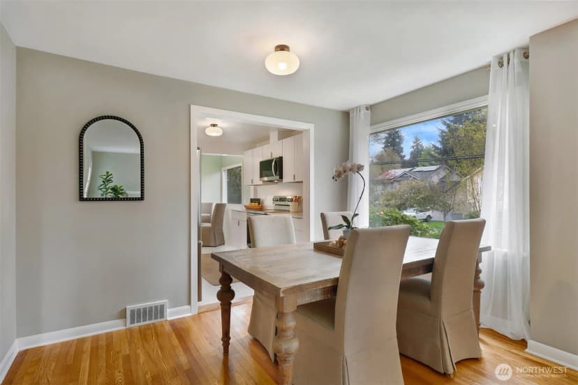 Property photo for 6203 39th Avenue Ne, Seattle photo 8