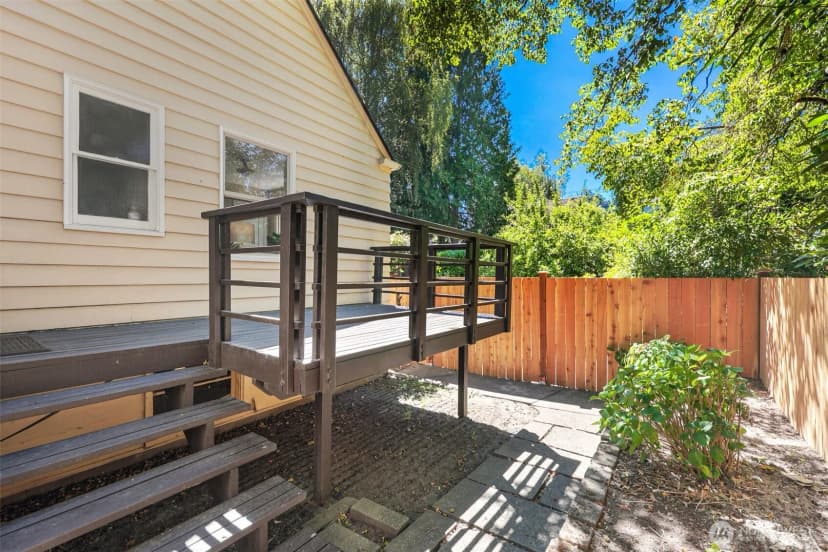 Property photo for 6203 39th Avenue Ne, Seattle photo 18