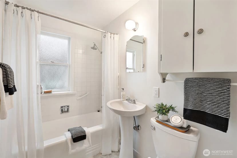 Property photo for 6203 39th Avenue Ne, Seattle photo 21