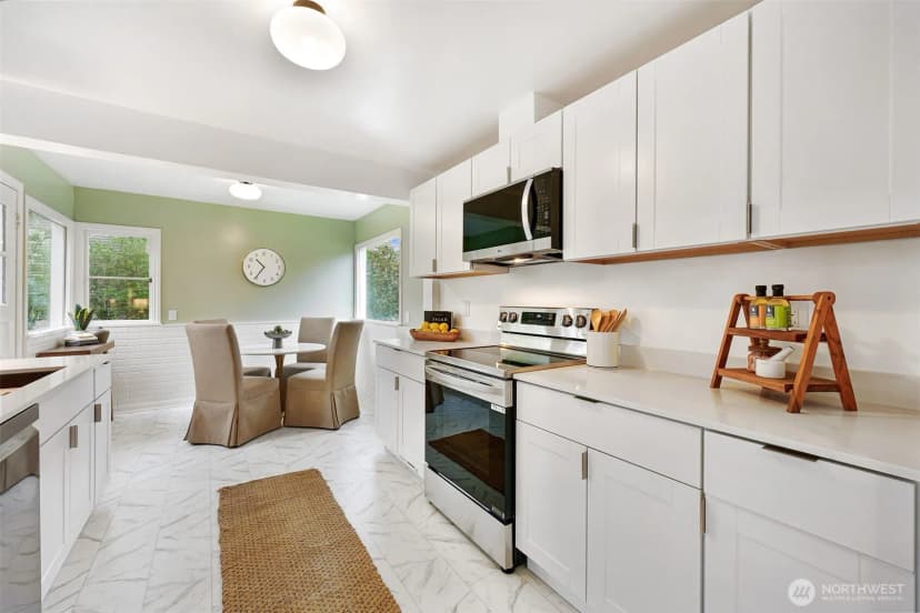 Property photo for 6203 39th Avenue Ne, Seattle photo 15