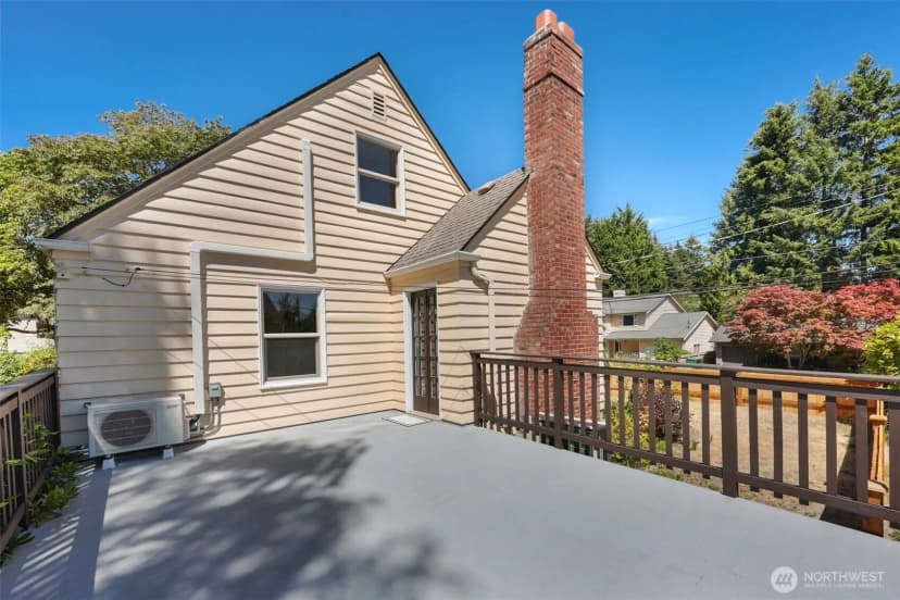 Property photo for 6203 39th Avenue Ne, Seattle photo 19