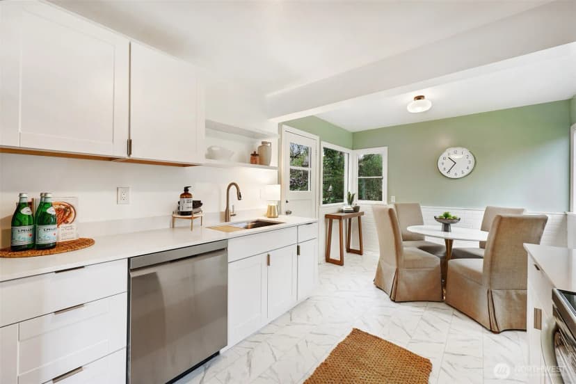 Property photo for 6203 39th Avenue Ne, Seattle photo 13
