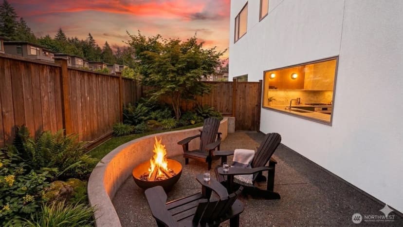 Property photo for 3820 Ne 62nd Street, Seattle photo 4