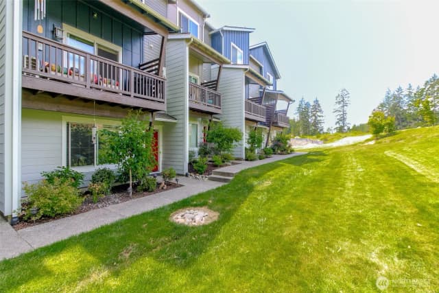 Property photo for 17531 110th Avenue E ##d, Puyallup photo 2